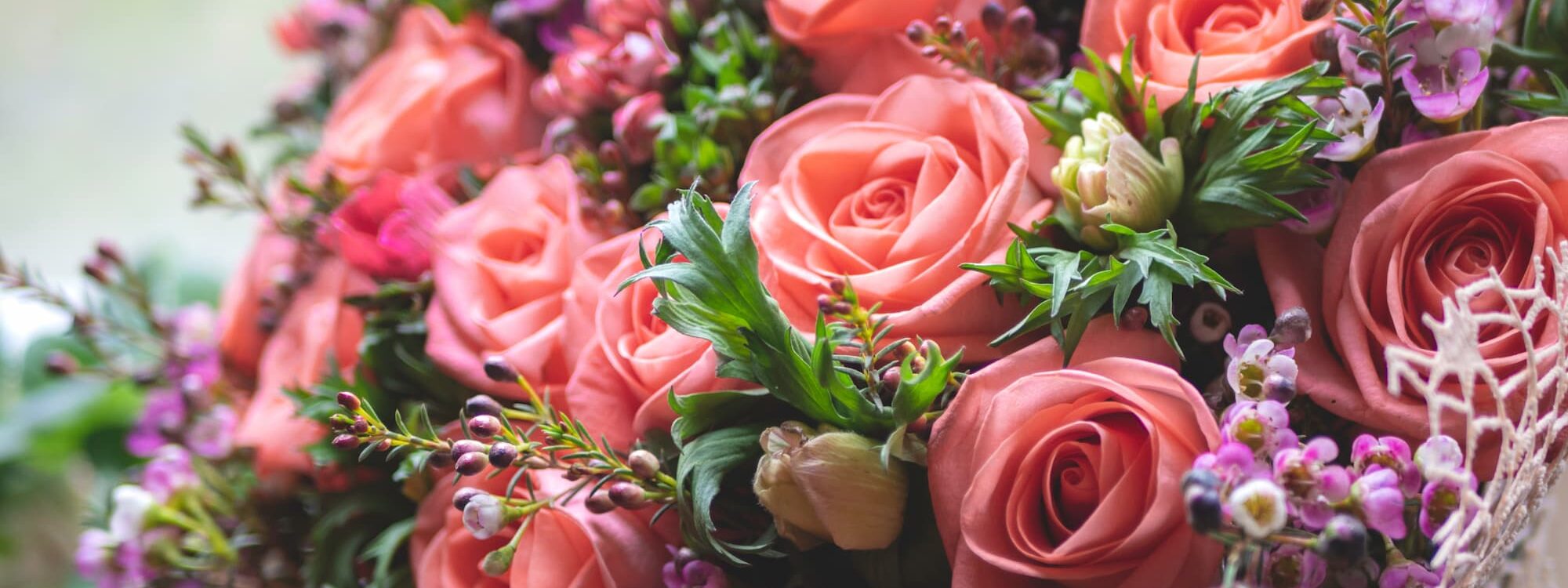 BOUQUET_DE_FLEURS_FRAICHES_SUR_MESURE_2 2000X750 | Le temps d'une Fleur Comment choisir les bonnes compositions florales pour une cérémonie intime ? Wittenheim
