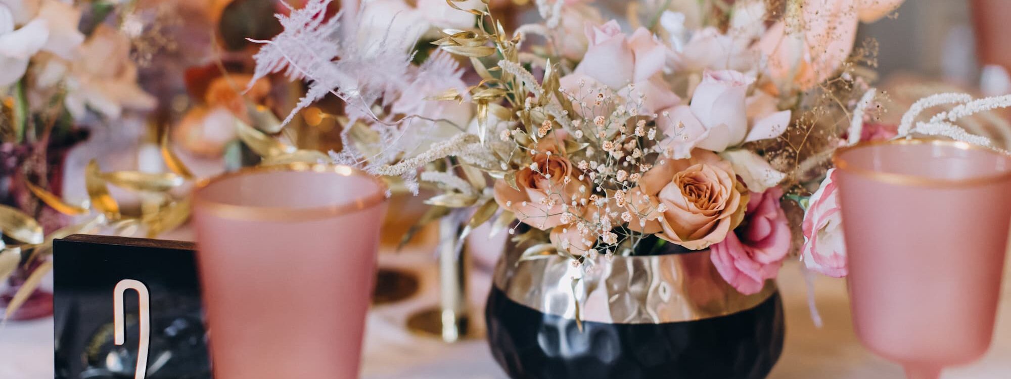 FLEURS POUR LEES FÊTES DE FIN DANNÉE 2000X750 | Le temps d'une Fleur 5 idées de compositions florales pour décorer une table de fête Héricourt