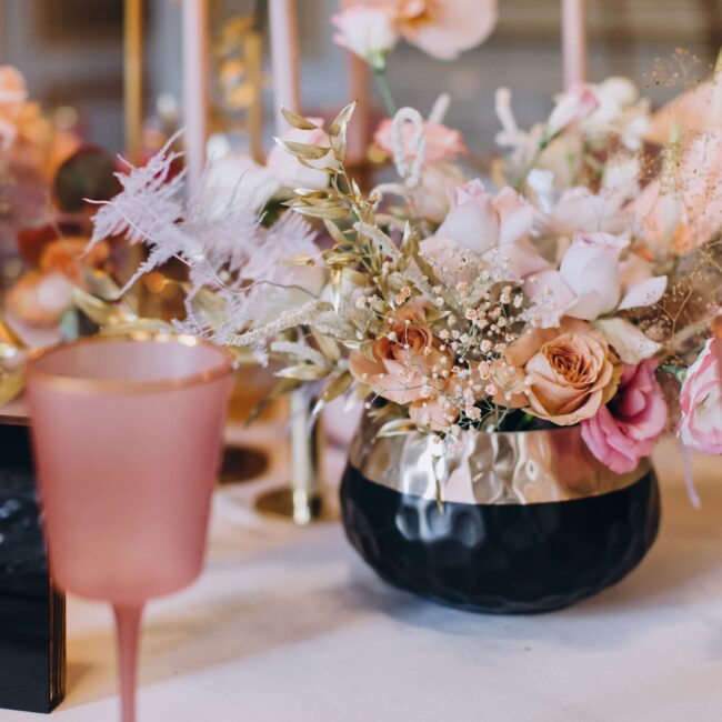 5 id&eacute;es de compositions florales pour d&eacute;corer une table de f&ecirc;te H&eacute;ricourt